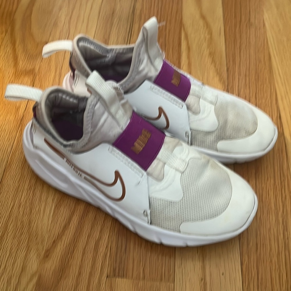 Nike - Girls - Sneakers - Size 2Y